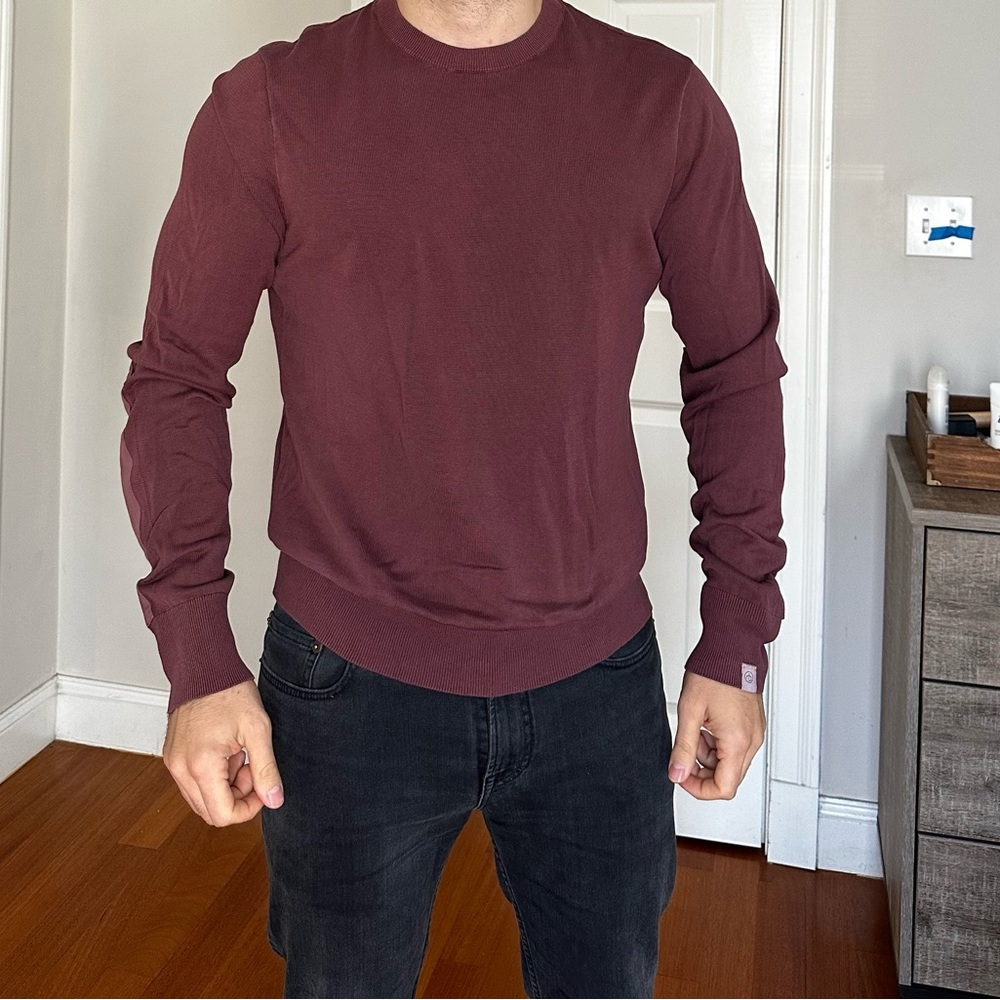 Caleb cotton crew in burgundy color, pristine condition!